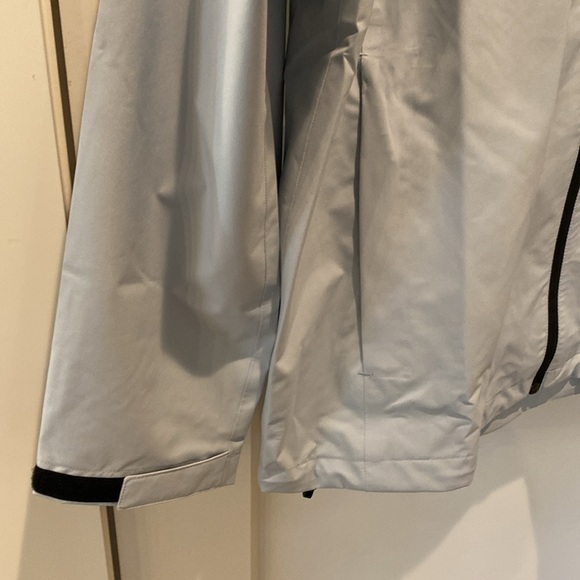 Gill Ladies Light Weight Hooded Full Zip Sailing Jacket.  Silver Grey.  XL. NWOT - Picture 3 of 9